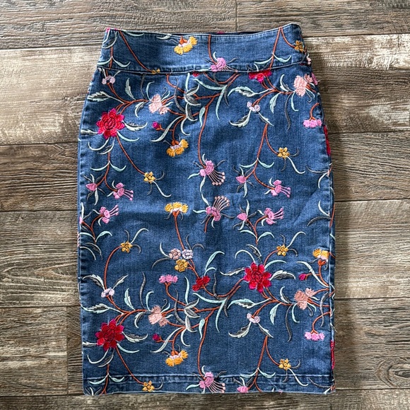 Anthropologie Maeve Beautiful Embellished Pencil Jean Skirt, Size 2